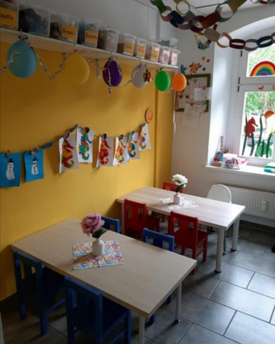 Genug Platz zum essen, malen und basteln Essbereich